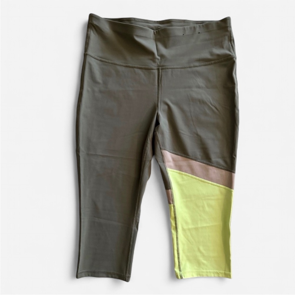 Xersion Women’s Olive Green and Yellow High Waist Capri Leggings Size XL NWOT